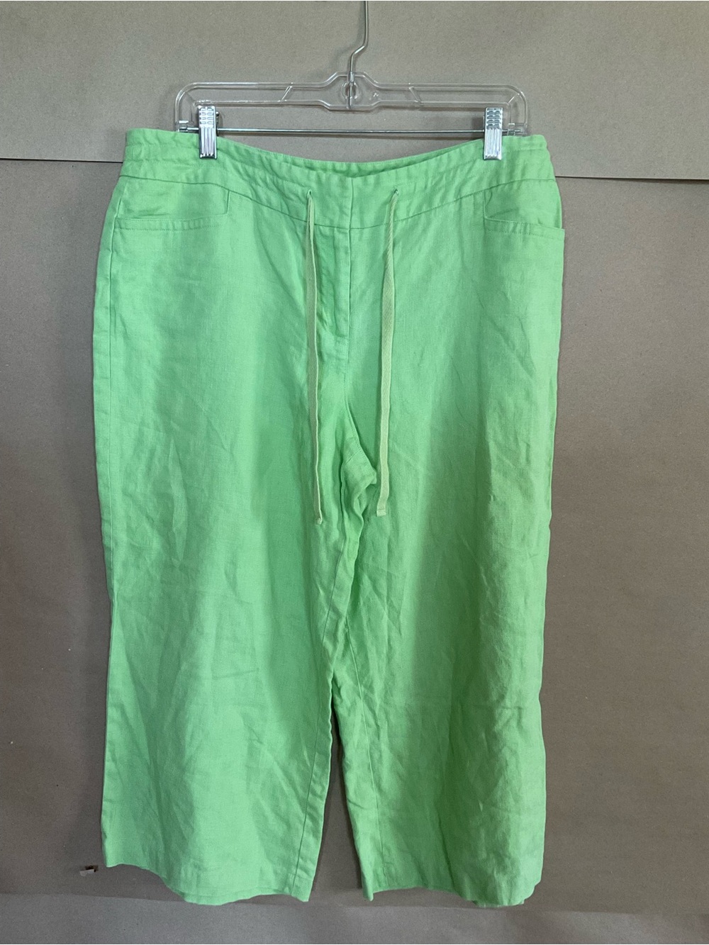 Madison Studio Light Green Wide Leg Drawstring capris. 100% linen. Size 14